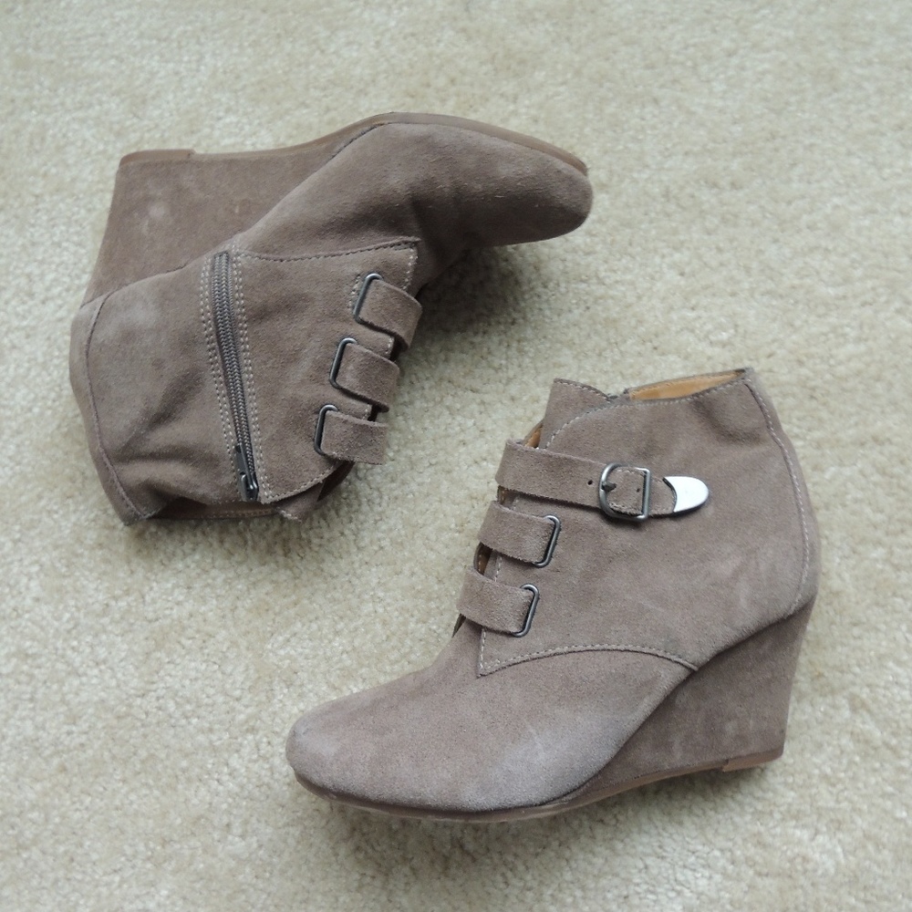 DV Dolce Vita Suede Wedge